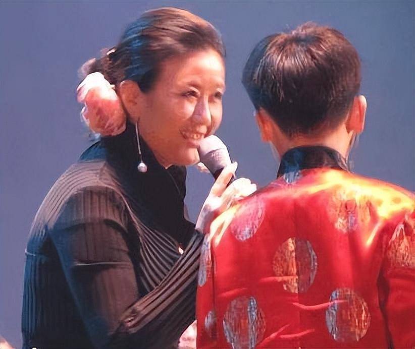 央视春晚主持人李小玢：红极一时的她两婚两离（组图） - 17