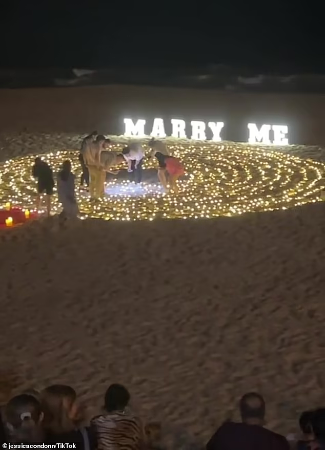 悉尼亚裔男海滩求婚女友，引数百人围观！一个小插曲让众人捏把汗...（视频/组图） - 3