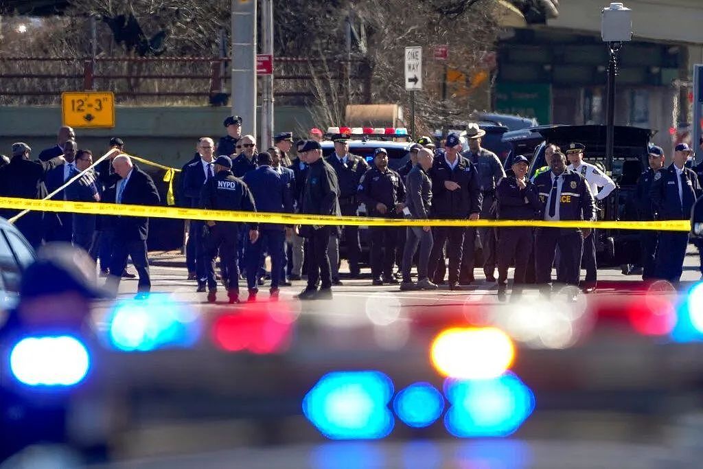 恐怖！U-Haul司机“想死”，在纽约横冲直撞伤及8人，62岁华男被捕（组图） - 4