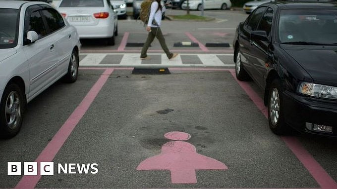 A photo taken on 19, 2014 shows a pink female-only parking space in Seoul. In 2009, the city government of Seoul painted some 5000 parking spaces pink for female drivers as part of a widely reported initiative to make the city more 'female friendly'. AFP PHOTO / Ed Jones (Photo credit should read ED JONES/AFP via Getty Images)