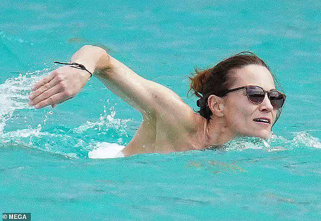 凯特王妃39岁妹妹海中玩，穿木耳边泳衣活泼矫健，两年生俩娃显老（组图） - 8