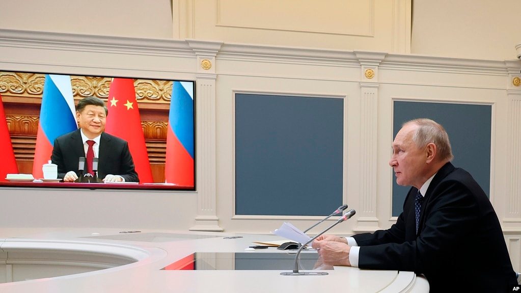 资料照 - 2022年12月30日，俄罗斯总统普京同习近平召开视频会议。