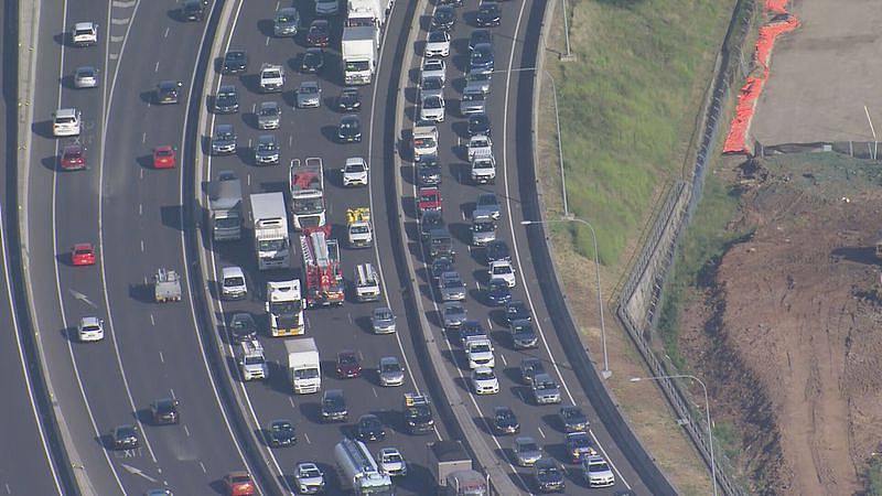 悉尼M4今晨发生两起车祸！多条车道关闭，致交通瘫痪（图） - 2