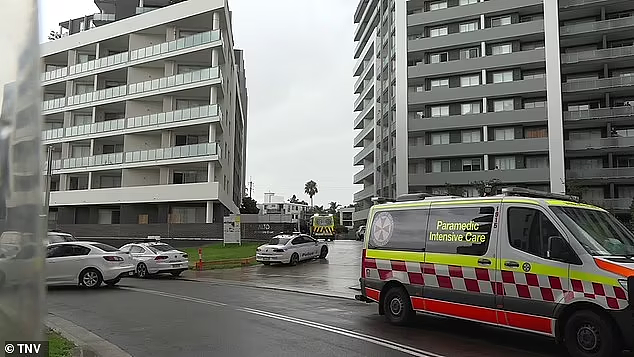 危险！悉尼4岁男童从公寓阳台坠落，紧急送医（组图） - 2