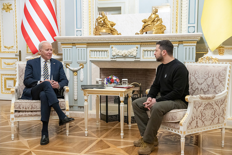 美国总统拜登（Joe Biden）前往乌克兰的邻国波兰时突然访问基辅，并在乌克兰总统府会见泽连斯基（Volodymyr Zelensky）。 图：翻摄白宫推特（资料照）