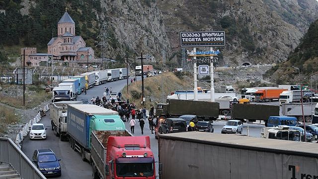 9月，俄罗斯与格鲁吉亚边境的交通拥堵