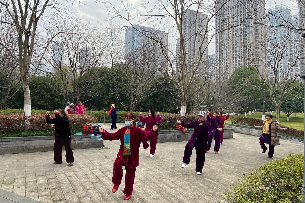 武汉一个公园里的健身民众。该市的一名退休人员说，她每月收入的一半花在药费上。
