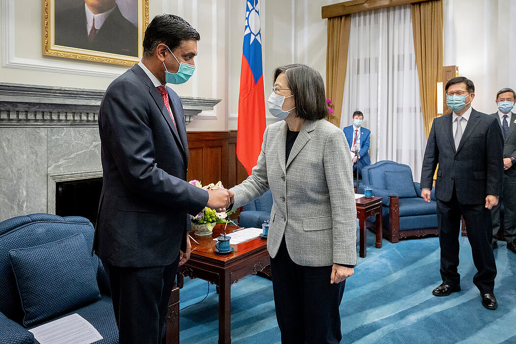 加州民主党众议员卢·康纳与台湾总统蔡英文在本周会晤。