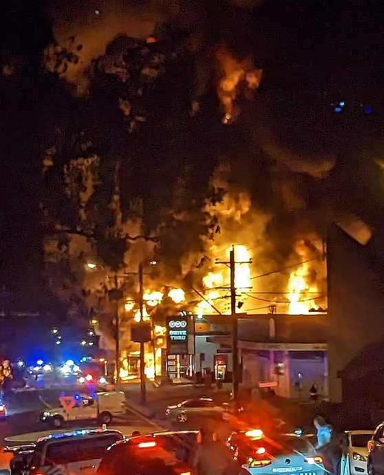 悉尼加油站爆炸！现场火光冲天，多辆汽车被烧毁，60名消防员赶抵救援（视频/组图） - 2