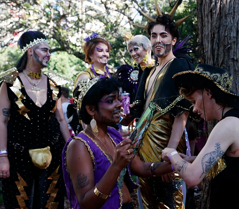 悉尼同性恋狂欢节游行盛大回归！艾博年亮相创造历史，华人方阵引爆全场（视频/组图） - 57