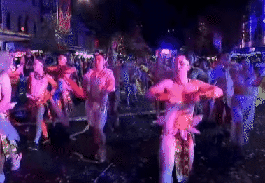 悉尼同性恋狂欢节游行盛大回归！艾博年亮相创造历史，华人方阵引爆全场（视频/组图） - 2