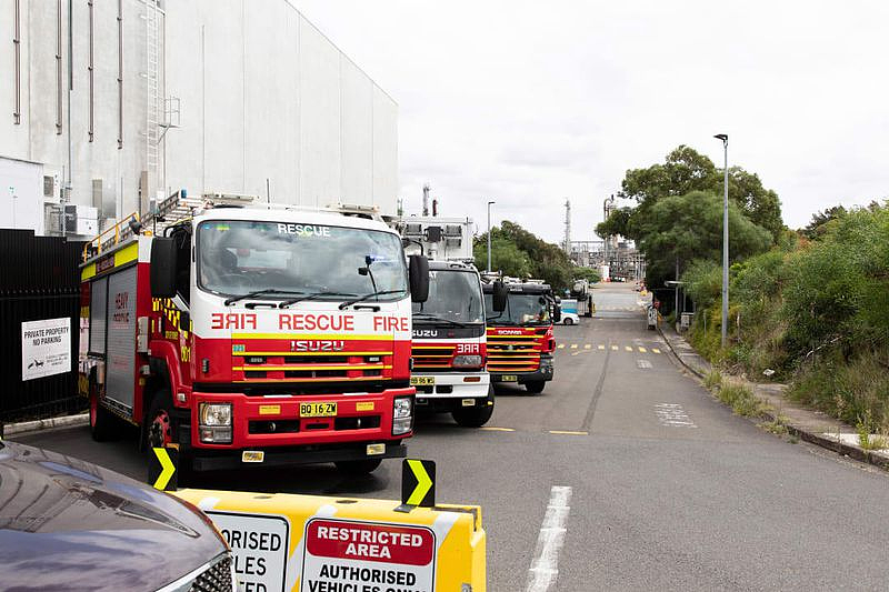 悉尼化工厂高塔倒塌，附近人员被紧急疏散（组图） - 5