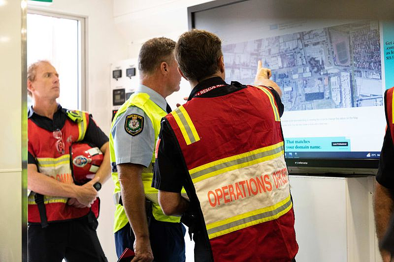悉尼化工厂高塔倒塌，附近人员被紧急疏散（组图） - 6