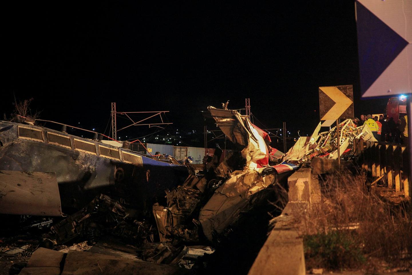 43死85伤！希腊两列火车迎面相撞脱轨爆炸，现场火光冲天，惨叫不断（视频/组图） - 19