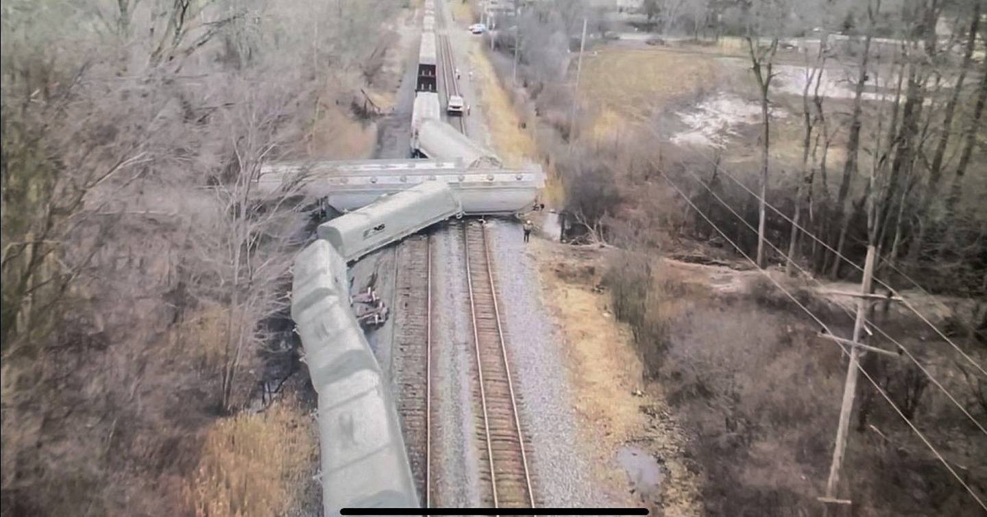2023年2月16日，社交媒體圖片顯示，美國密歇根州的一輛脫軌火車。（Reuters）