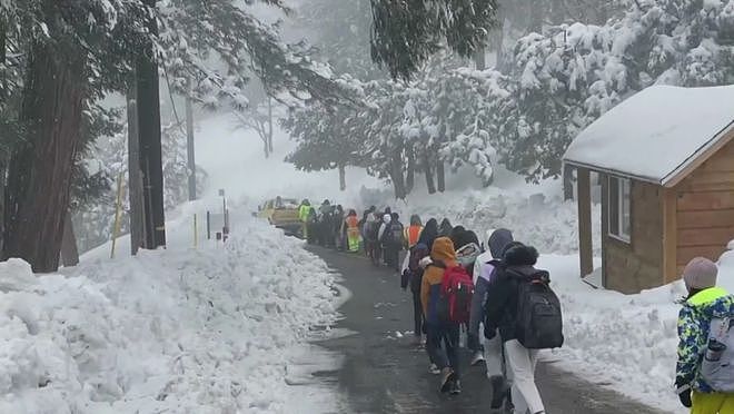 600名学生参加科学营，因暴风雪被困山上3天！家长急疯了（组图） - 7