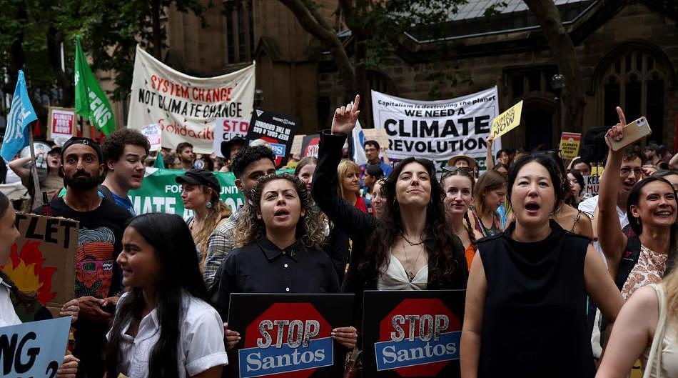悉尼CBD爆发游行示威，数百人冒雨抗议气候变化（组图） - 7