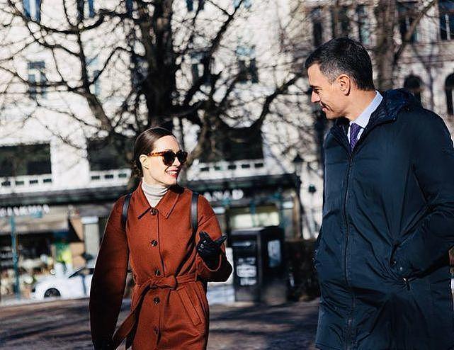 芬兰37岁女总理见西班牙首相，漫步街头聊得欢，美女帅男组合养眼（组图） - 3