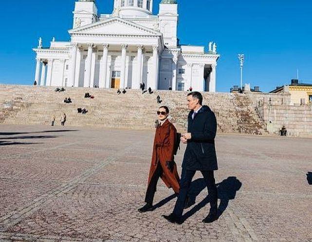 芬兰37岁女总理见西班牙首相，漫步街头聊得欢，美女帅男组合养眼（组图） - 2
