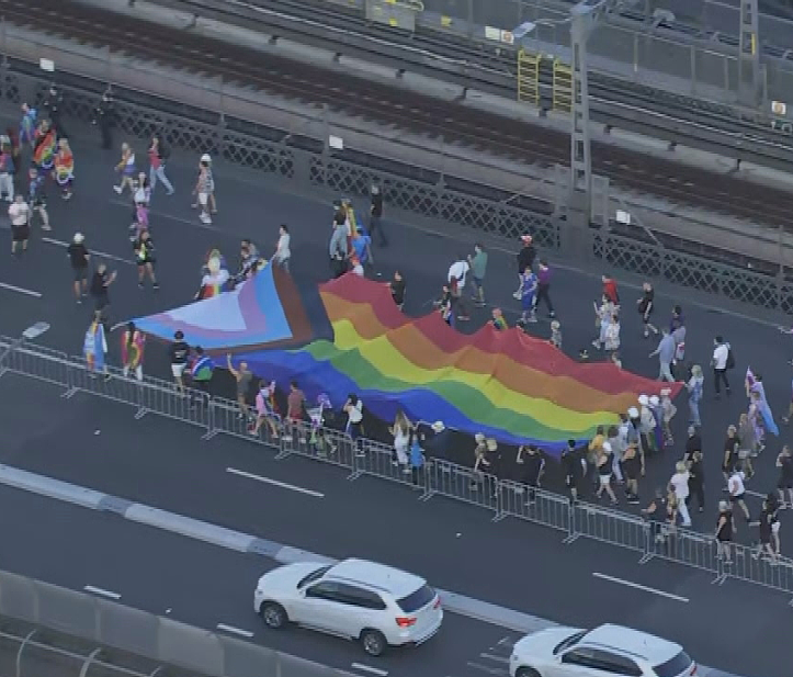 悉尼同性恋狂欢节45周年庆祝大游行开始！5万人涌上街头，总理外长齐参与！海港大桥及CBD封路（视频/组图） - 4