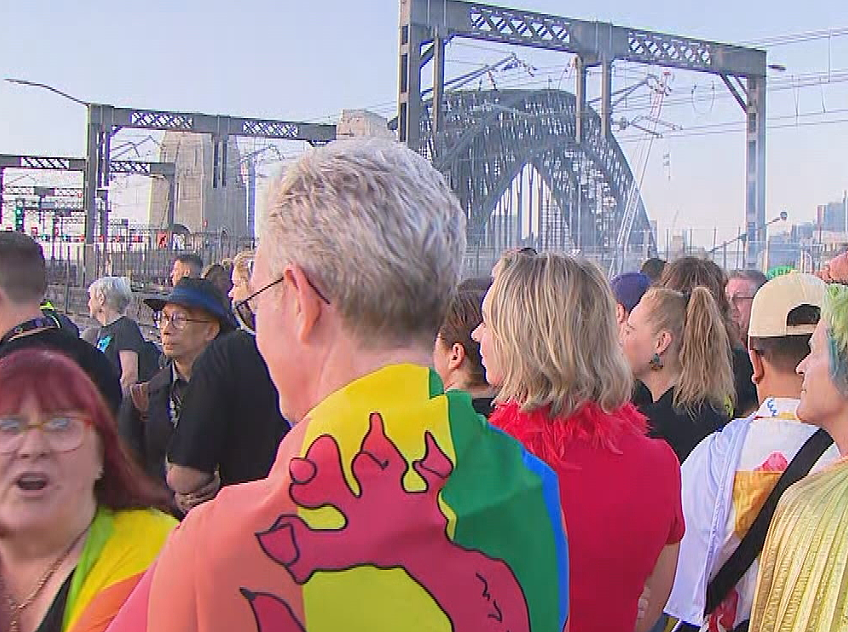 悉尼同性恋狂欢节45周年庆祝大游行开始！5万人涌上街头，总理外长齐参与！海港大桥及CBD封路（视频/组图） - 7