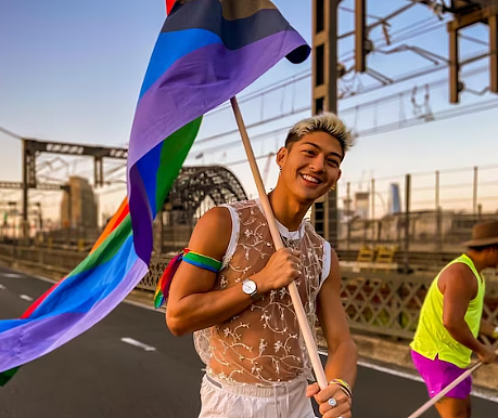 悉尼同性恋狂欢节45周年庆祝大游行开始！5万人涌上街头，总理外长齐参与！海港大桥及CBD封路（视频/组图） - 10