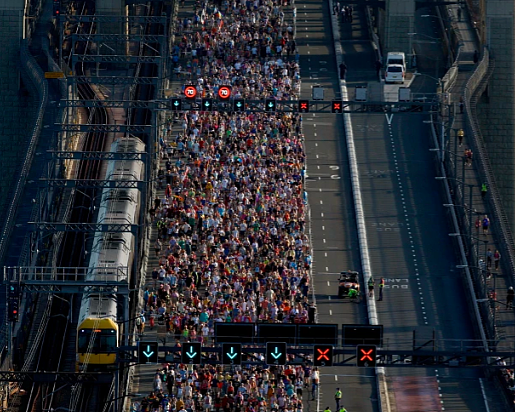 悉尼同性恋狂欢节45周年庆祝大游行开始！5万人涌上街头，总理外长齐参与！海港大桥及CBD封路（视频/组图） - 14