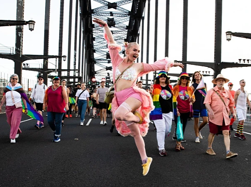 悉尼同性恋狂欢节45周年庆祝大游行开始！5万人涌上街头，总理外长齐参与！海港大桥及CBD封路（视频/组图） - 15