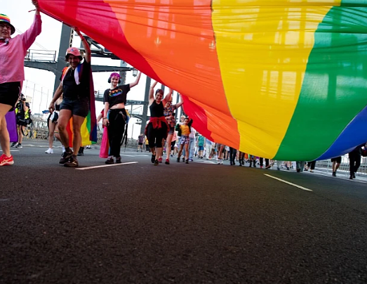 悉尼同性恋狂欢节45周年庆祝大游行开始！5万人涌上街头，总理外长齐参与！海港大桥及CBD封路（视频/组图） - 13