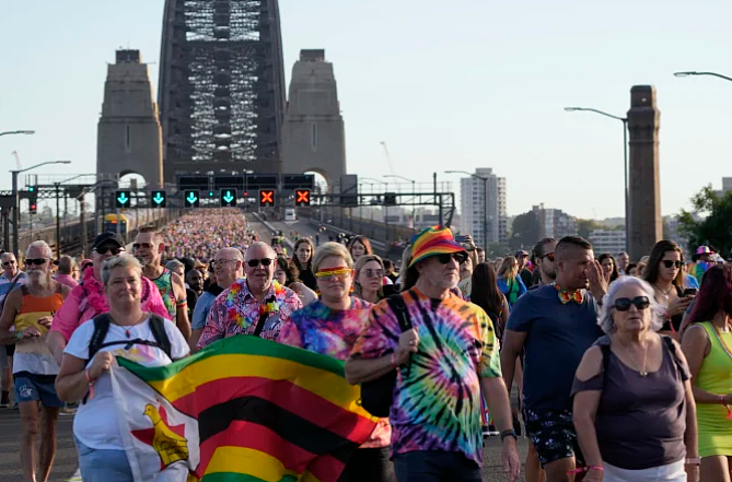 悉尼同性恋狂欢节45周年庆祝大游行开始！5万人涌上街头，总理外长齐参与！海港大桥及CBD封路（视频/组图） - 16