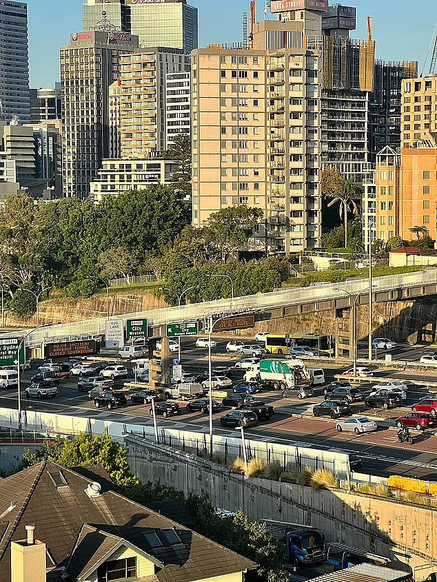 司机注意！悉尼海港隧道部分车道关闭，海港大桥周边区域出现严重拥堵（组图） - 4