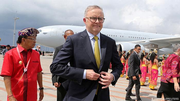图为去年11月，澳大利亚总理阿尔巴尼斯赴印尼巴厘岛参加二十国集团峰会。