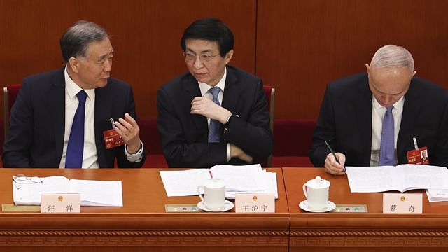 中国新外长秦刚拿《宪法》谈台湾问题为何惹争议（组图） - 3