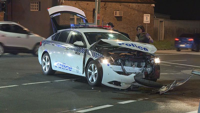 悉尼警车与小车相撞，2人受伤送医！目击者：警车速度太快（组图） - 3