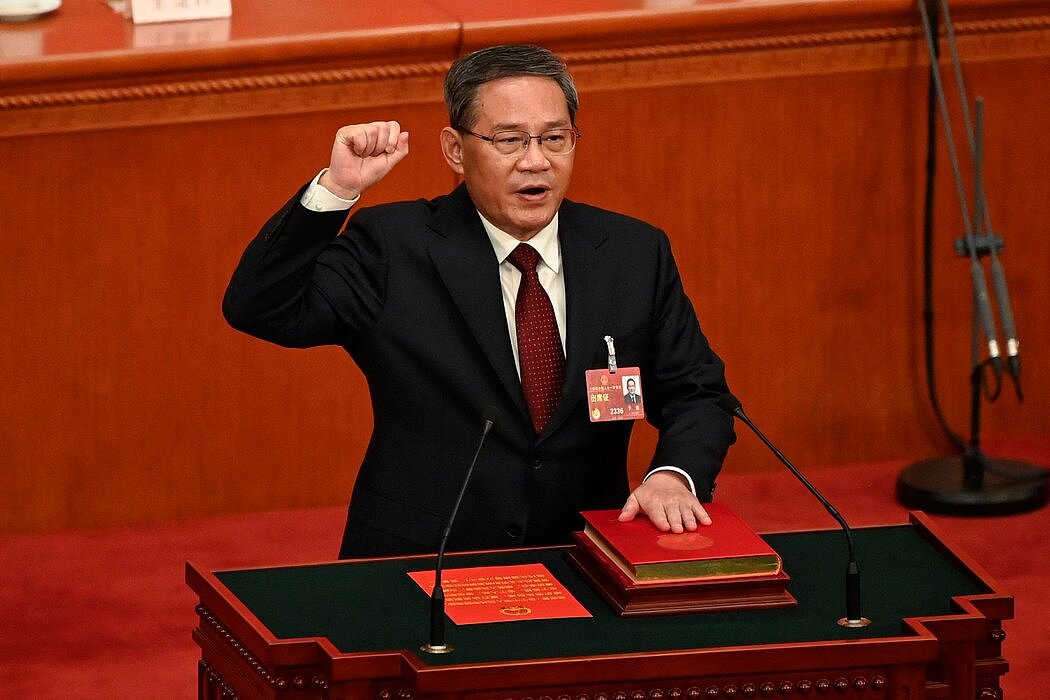 通过了国家橡皮图章立法机关的仪式性投票后，李强在周六宣誓就职中国新任总理。