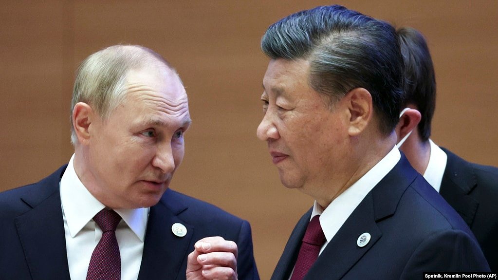 中国领导人习近平与俄罗斯总统普京在乌兹别克斯坦撒马尔罕出席上海合作组织首脑会议期间交谈。（2022年9月16日）