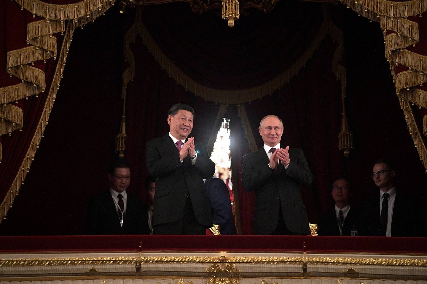 2019年，习近平访俄：两国元首在莫斯科大剧院出席中俄建交70周年庆典。 （路透社）
