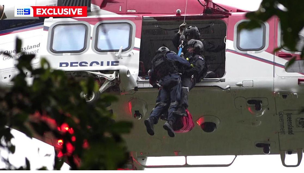 惊险！昆州男子坠落20米悬崖，全身多处骨折，救援直升机紧急出动（组图） - 4