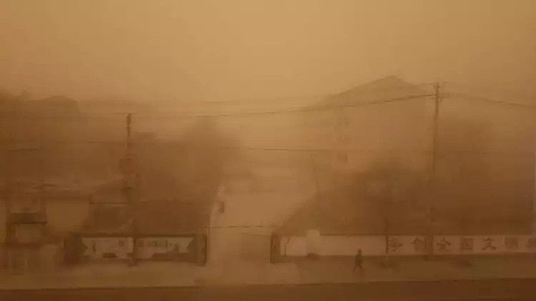 今年规模最大的沙尘暴袭击中国北方！胡锡进：辽阔国土的奇天异象，大家要乐观（组图） - 10