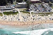 澳洲热门海滩今晨惊现男尸，警方介入调查（图）