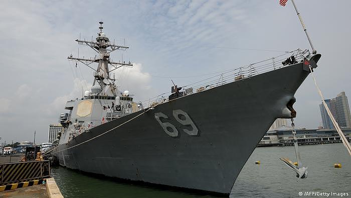 图为2012年美国导弹驱逐舰米利厄斯号（DDG69）停靠在菲律宾马尼拉港口照。