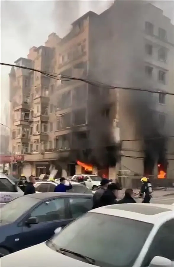 8人死伤！哈尔滨一小区发生爆炸，1到7楼全是碎片，现场浓烟滚滚（视频/组图） - 2