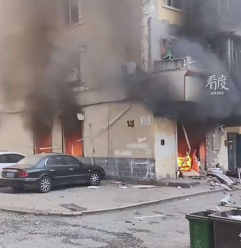 8人死伤！哈尔滨一小区发生爆炸，1到7楼全是碎片，现场浓烟滚滚（视频/组图） - 3