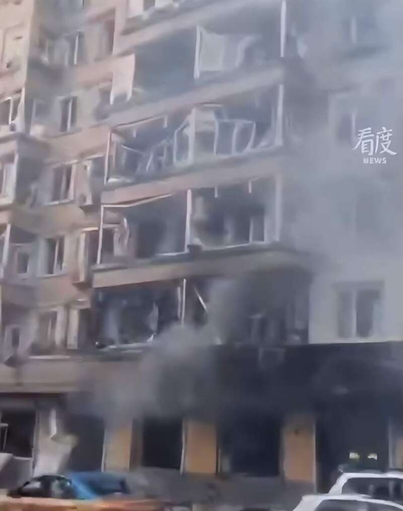 8人死伤！哈尔滨一小区发生爆炸，1到7楼全是碎片，现场浓烟滚滚（视频/组图） - 4