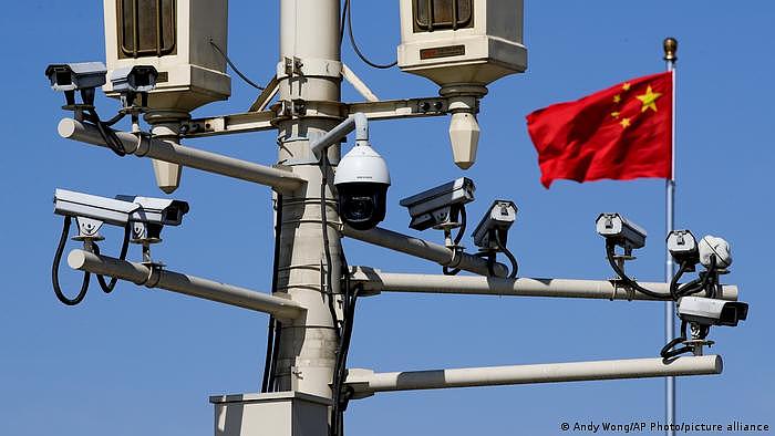 中国近年不断加强各类反间谍措施，图为北京天安门广场的监视器（资料照）