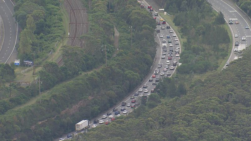 复活节假期事故多发，澳洲多条道路交通严重拥堵（组图） - 4