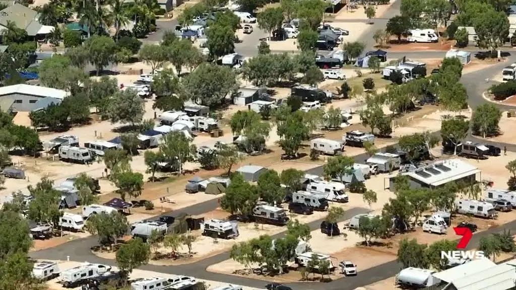倒计时1天！西澳小镇迎“高光时刻”，2万游客涌入观日全食（组图） - 2