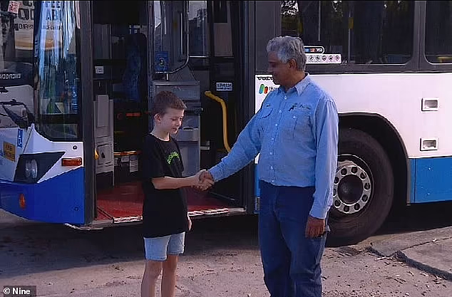 “你为什么不回家乡去？”悉尼巴士司机遭遇种歧，11岁男孩暖心挺身而出（视频/组图） - 2