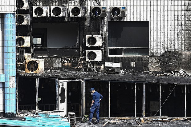 长峰医院火灾后，北京官员道歉，民众不买账（组图） - 1