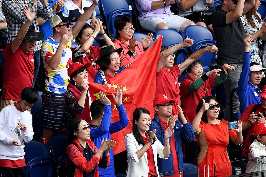 crowds at the tennis with chinese flags